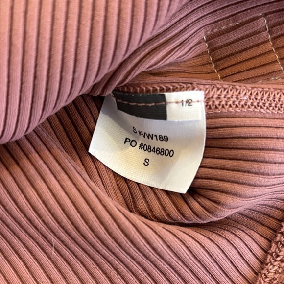 Vuori Ribbed Crop Tank Top Pink Mauve Marsala Women's Size Small Yoga Gym Workou - Picture 7 of 8